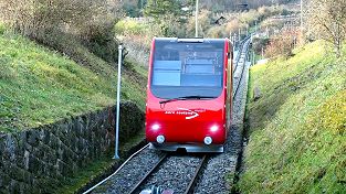Standseilbahn Ligerz Preles 2025 neuer roter Wagen 2025 funiculaire Ligerz Prêles Foto Markus Seitz Archiv standseilbahnen.ch